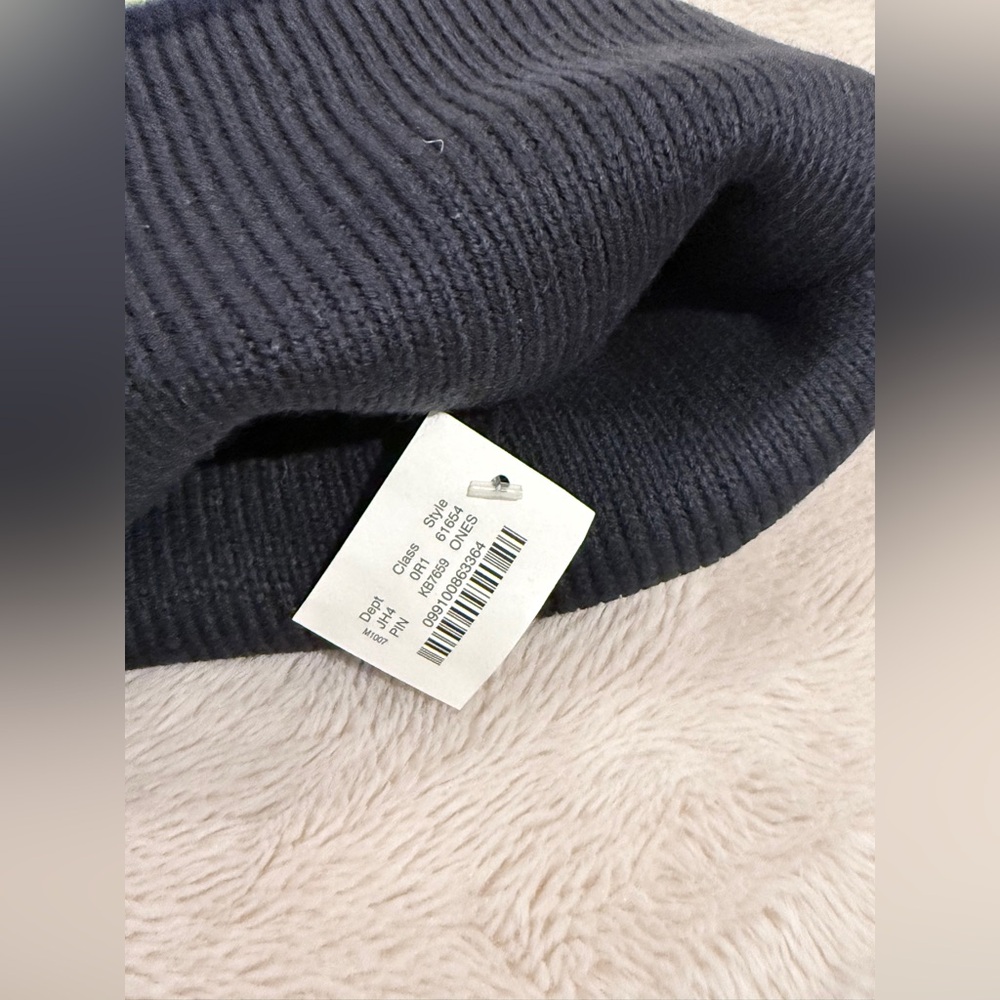 JCrew New With Tag Green and Black Beanie. - Picture 2 of 5